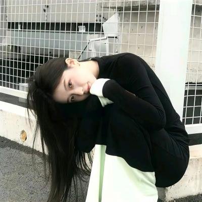 双姝斗影月光寒